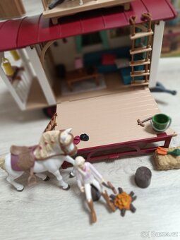 Stavebnice Schleich Karavan pro kamarádská setkání - 4