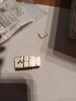 Prodám keystony RJ45 Schrack samozařezavaci stíněné 300ks - 4