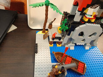 LEGO Pirates 6279 Skull Island - 4