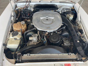 Mercedes-Benz 560 SL Veterán - 4