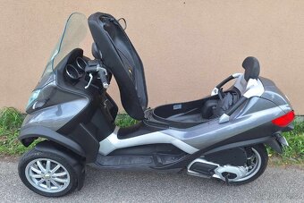 Piaggio MP 300 - 4