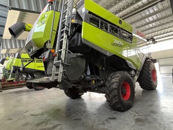 CLAAS LEXION 7400 - 4