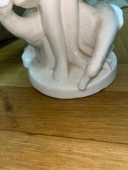 Keramická figurka dívky – vintage, 2. pol. 20. století - 4