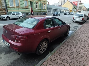 Prodám Alfa Romeo 2.2i - 4
