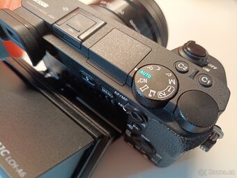 Sony A6500 4K + Sony 16-50 + bohaté příslušenství - 4