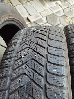 Zimní Pirelli 235 50 18 - 4