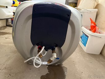 Elektrický bojler na vodu Ariston - 4