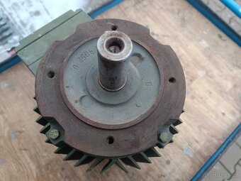 Elektromotor dahlanderův 1,8 /2,5kw 2. rychlostní - 4