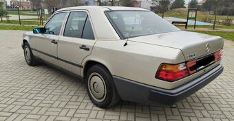 Mercedes-Benz 200E - 4