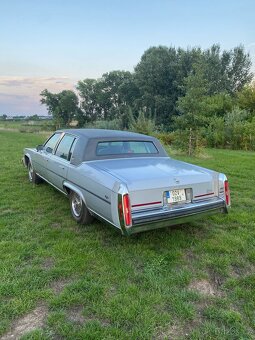 Cadillac Brougham - 4