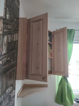 Dřevěná skříňka + polička na míru - 4