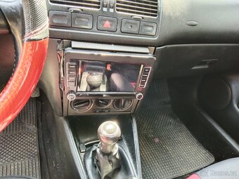 Volkswagen Bora 1.6 - 4
