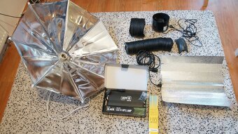 Indoor pěstební výbava - 2x pěstební stan, lampa a další - 4