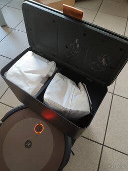 iRobot Roomba j9+ - 4