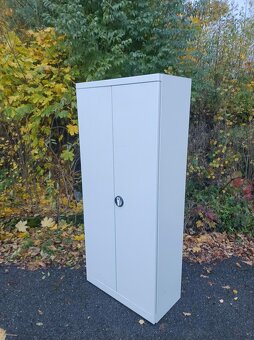 Zánovní plechová skříň - 4