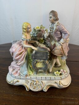 Romantická porcelánová figurální soška (135052) - 4