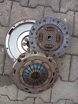 Prodám komplet spojku na vw golf 5,V, 1.4 TSI 103 kW - 4