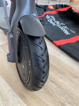 Prodám Xiaomi Mi Electric Scooter Pro - 4
