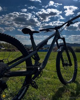 Commencal Meta TR V4 29/M. 100km skoro nové - 4