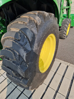 Pneu Industrial na traktor John Deeere 3R a 3020. - 4