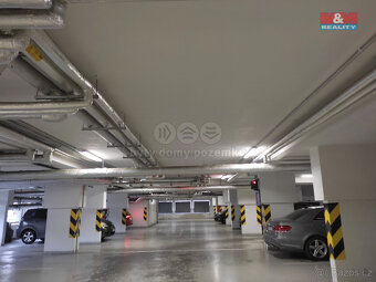 Pronájem garážového stání, 12 m², Praha, ul. Jeremenkova - 4
