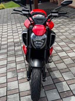 DUCATI DIAVEL V4 - 4