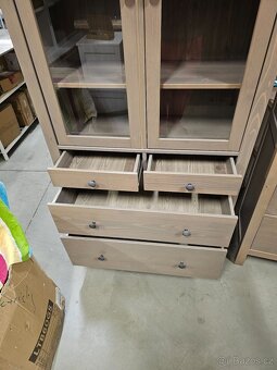 HEMNES VITRÍNA - 4