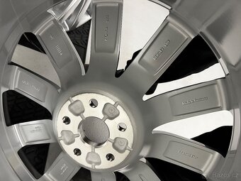 NOVÉ KOLA BENTLEY R21 - 4