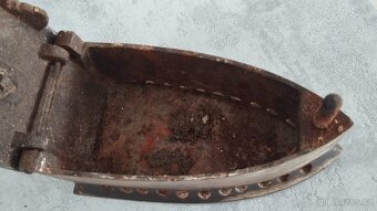 Velmi stará atypická žehlička DRAK, neleštěná - 4