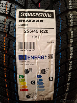 Nový zimní komplet Enyaq, Elroq 235/50+255/45 R20 Bridgeston - 4