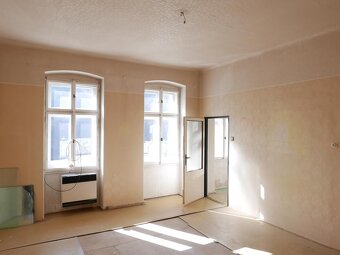 Dva byty - celé patro, K.Vary,  Škroupova ul.- lázeňská zóna - 4