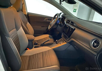 Toyota Auris Hybrid 135 Premium Combi Navi 1Maji - 4