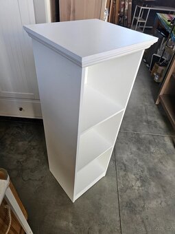 Knihovna - regál - 4