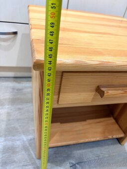 Dřevěný noční stolek - 4