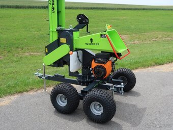 špalíkovač štěpkovač s dopravníkem a spalovacím motem 27HP - 4