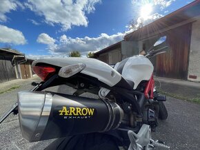 Ducati Monster 1100 - 4