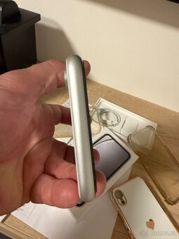 iPhone XR - 4