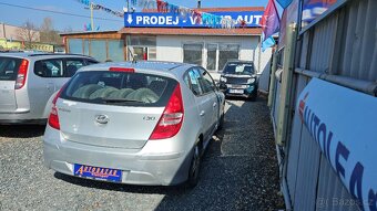HYUNDAI i30 1,4 i CVVT TRIKOLOR - 4