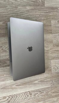 MacBook Pro 15" 2018 16gb ram - 4