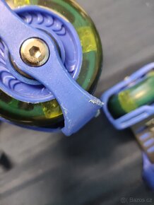 SVÍTÍCÍ PŘIPÍNACÍ KOLEČKA NA BOTY - 4