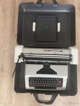 Psací stroj zn consul model 2226 - 4