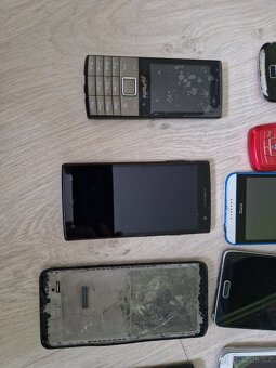 Prodám telefony různých značek - 4