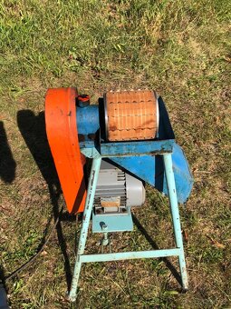 ŠROTOVNÍK DRTIČ OVOCE - 4