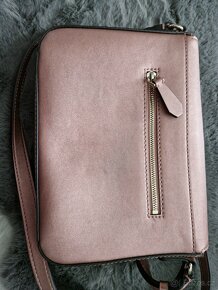 GUESS Crossbody růžová kabelka, jako nová + dustbag - 4