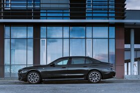 BMW 740d xDrive / B&W / Panorama / Záruka 2028 - 4
