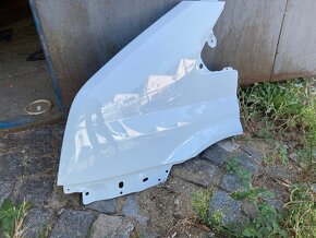 levý blatník ford transit , bílá frozen withe,kod barvy 7VTA - 4