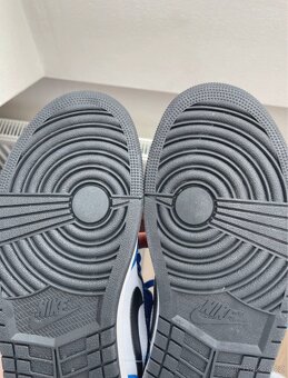 Air Jordan 1 Mid - 4