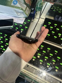 iPhone 15 256gb - 4