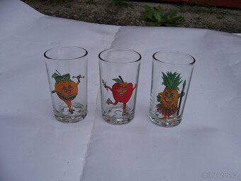 skleničky, hrníčky a skleněné struhadlo - 4