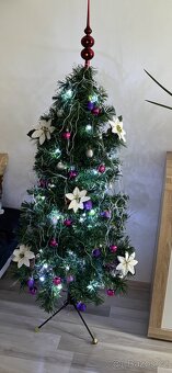 Umělý vánoční stromek i s ozdobami - 4